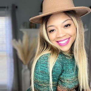 Meet your Posher, Courtney